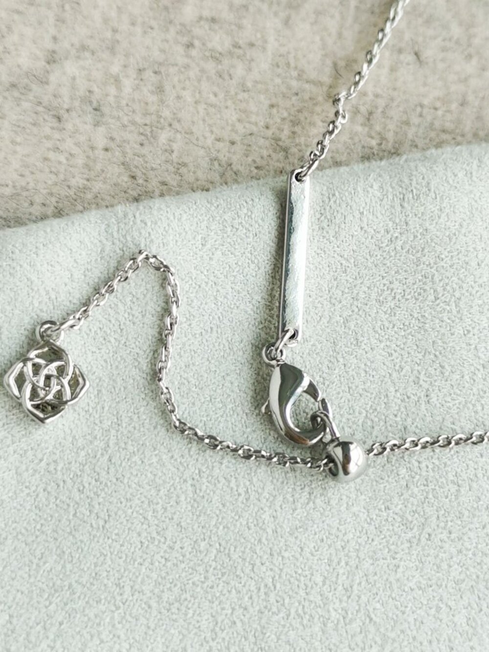 Kendra Scott Volleyball Necklace - Silver & White Mother--Pearl - Picture 4 of 4